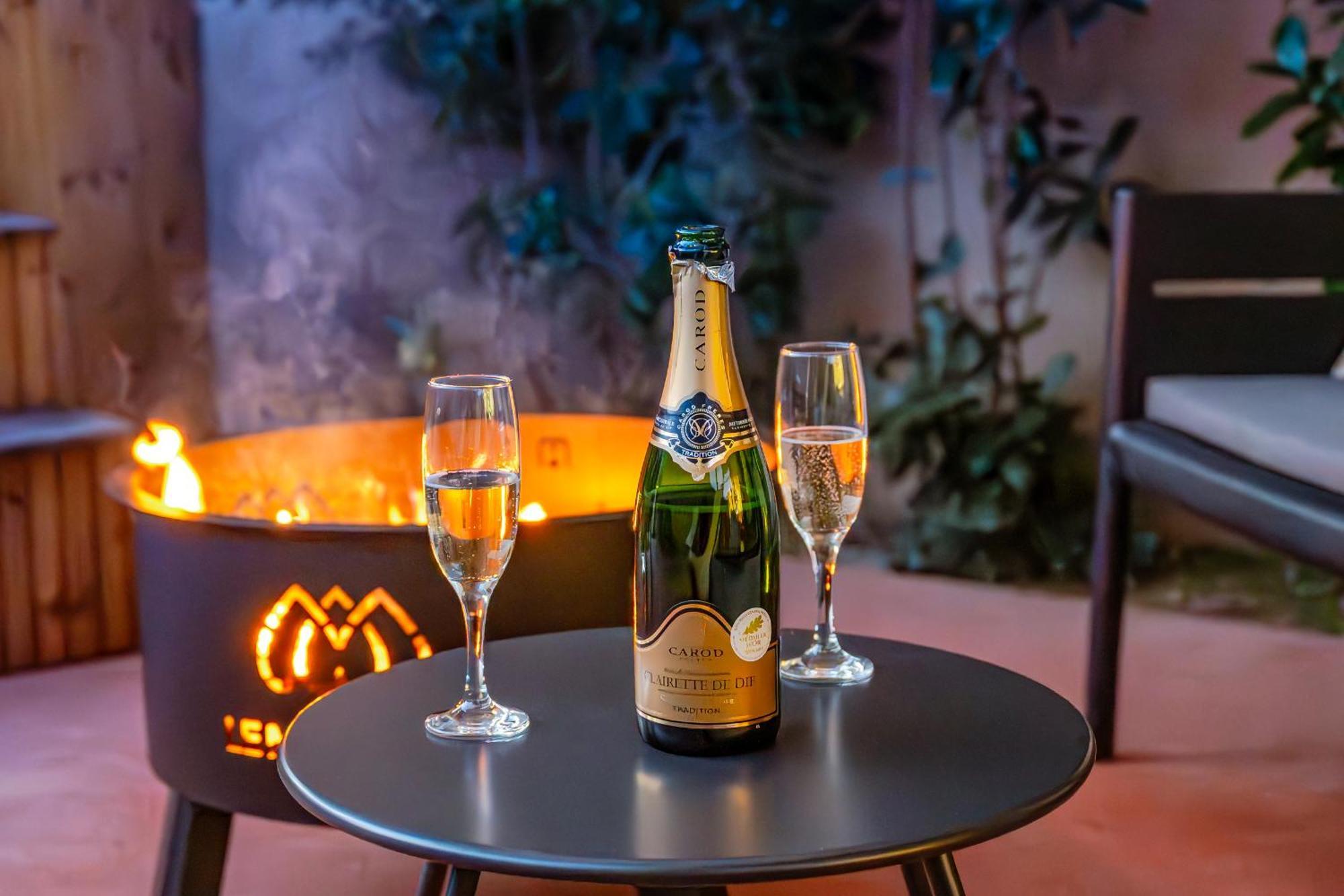 Hermes - Appartement Avec Jacuzzi Scandinave นียงส์ ภายนอก รูปภาพ